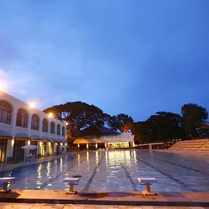 克拉克溫泉度假城 **** Mabalacat
